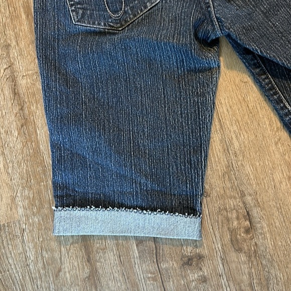 CALVIN KLEIN JEAN SHORTS SIZE(4) - Picture 7 of 9